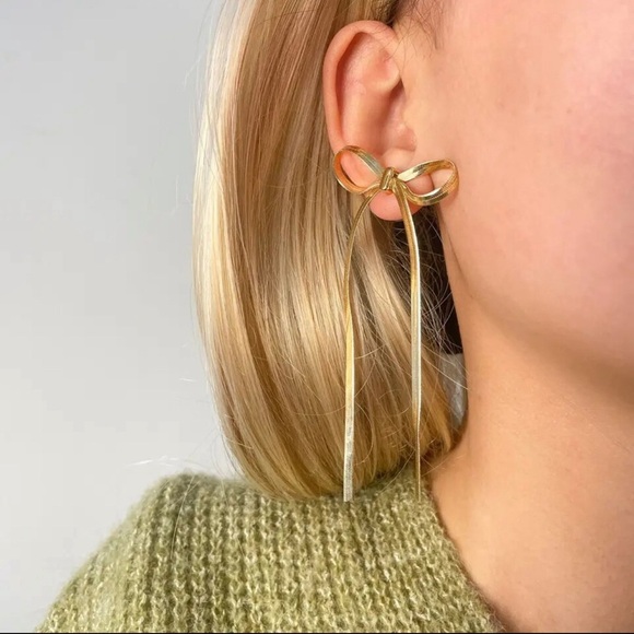 Bow Stunning Earrings - Picture 4 of 4